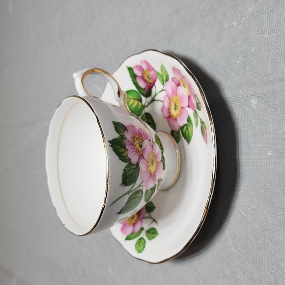 Royal Vale Teacup and Saucer - Picture 2 of 7